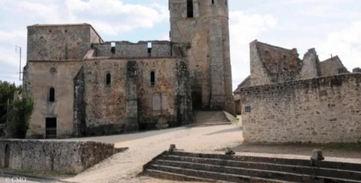 Le Pick Up 403 Vintage Hotell Oradour-sur-Glane Exteriör bild