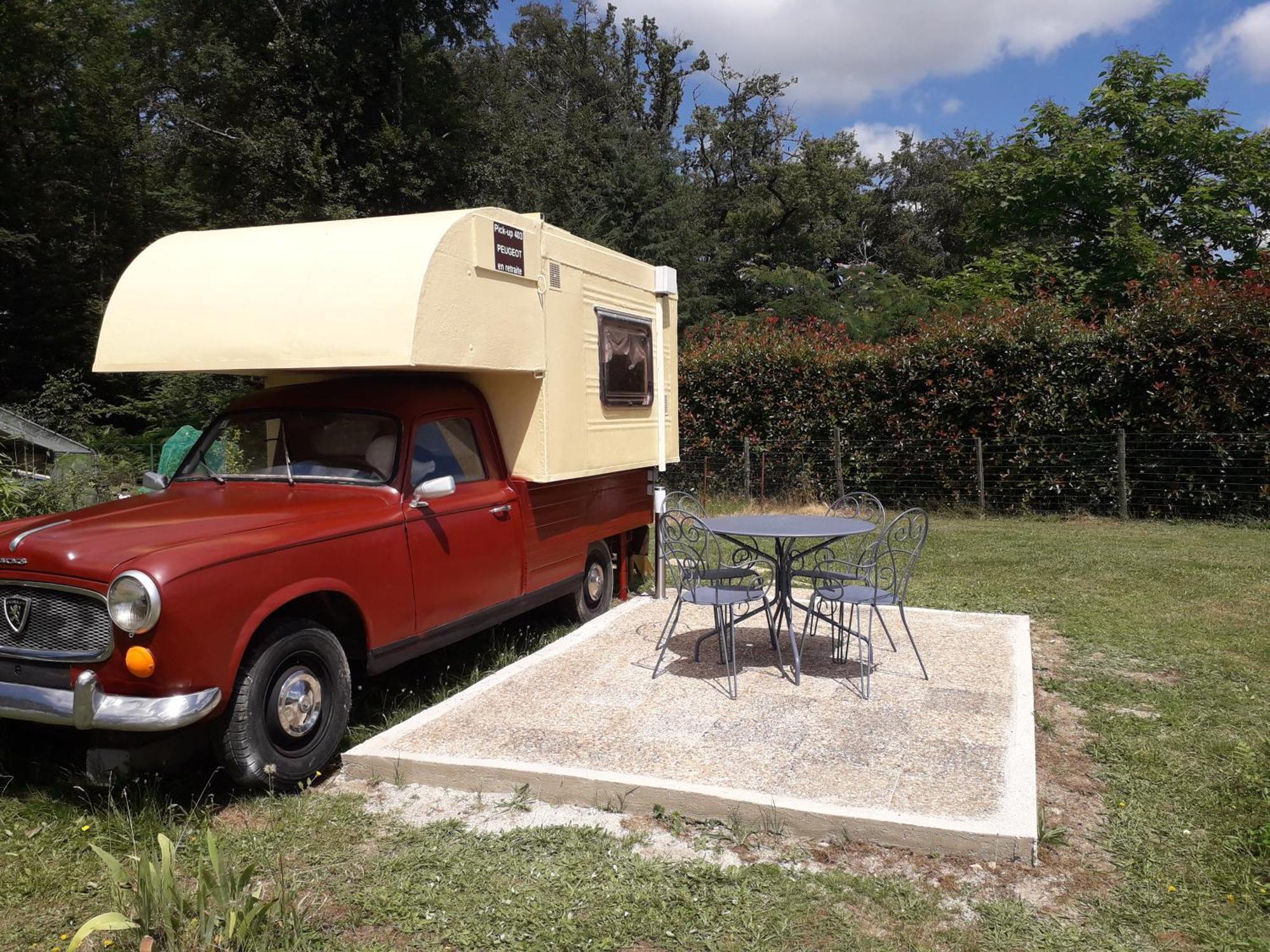 Le Pick Up 403 Vintage Hotell Oradour-sur-Glane Exteriör bild