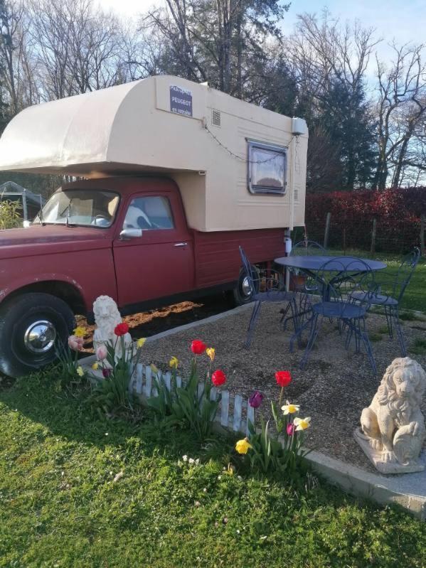 Le Pick Up 403 Vintage Hotell Oradour-sur-Glane Exteriör bild